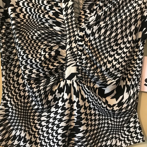 NEW NWT Long Sleeve Collared Bodysuit. Black/White. Size XSqorn businees - Picture 5 of 8